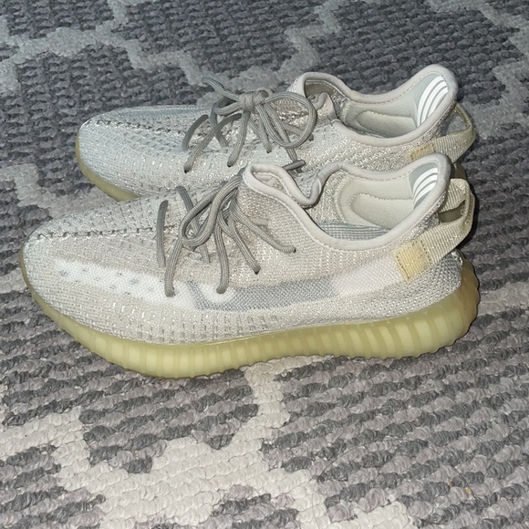 REALISTIC ADIDAS MENS YEEZYS 350 V2 TRIPLE WHITE - Picture 3 of 5